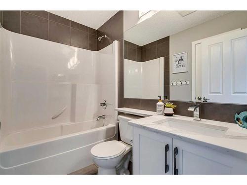 258 Auburn Crest Green Se, Calgary, AB - Indoor Photo Showing Bathroom