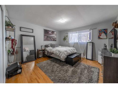 2816 18 Street Sw, Calgary, AB - Indoor Photo Showing Bedroom