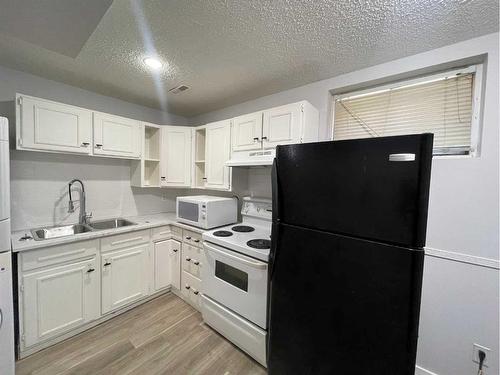 2816 18 Street Sw, Calgary, AB - Indoor Photo Showing Kitchen