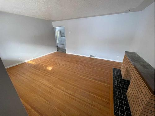 2816 18 Street Sw, Calgary, AB - Indoor Photo Showing Other Room