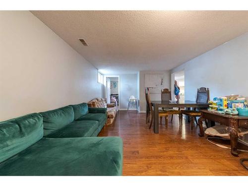 2816 18 Street Sw, Calgary, AB - Indoor Photo Showing Living Room