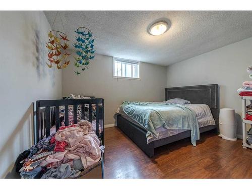 2816 18 Street Sw, Calgary, AB - Indoor Photo Showing Bedroom