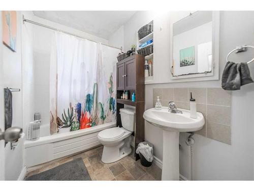 2816 18 Street Sw, Calgary, AB - Indoor Photo Showing Bathroom