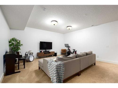 47 Aspen Summit Mount Sw, Calgary, AB - Indoor Photo Showing Living Room