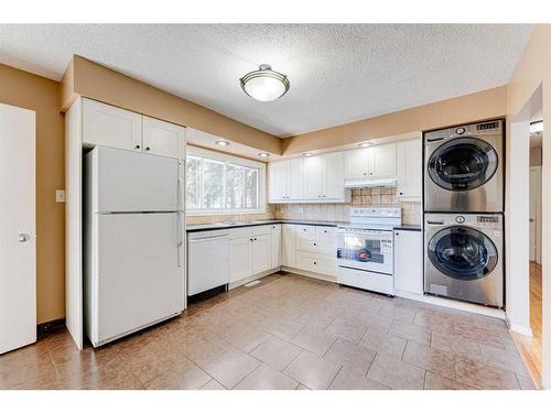 9748 Elbow Drive Sw, Calgary, AB - Indoor Photo Showing Laundry Room