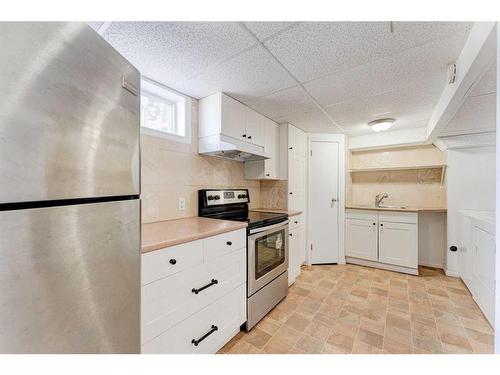 9748 Elbow Drive Sw, Calgary, AB - Indoor Photo Showing Kitchen