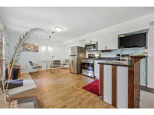 1405 61 Street, Coleman, AB - Indoor Photo Showing Kitchen