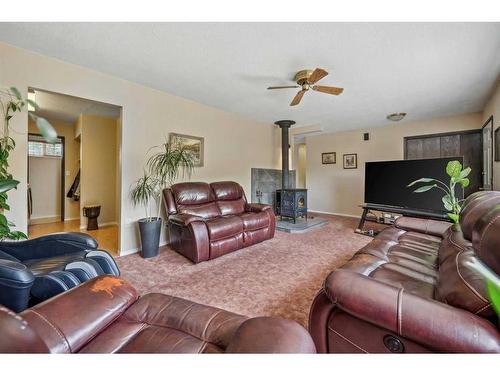 1405 61 Street, Coleman, AB - Indoor Photo Showing Living Room