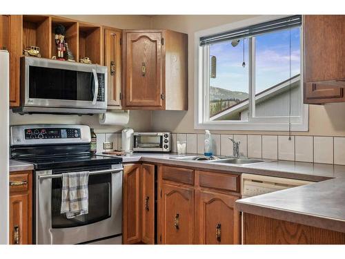 1405 61 Street, Coleman, AB - Indoor Photo Showing Kitchen With Double Sink