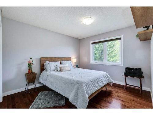 75 Mountain Park Circle Se, Calgary, AB - Indoor Photo Showing Bedroom