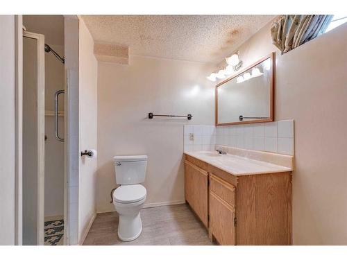 51 Rundlelawn Green Ne, Calgary, AB - Indoor Photo Showing Bathroom