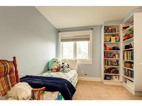 1731 8 Avenue Nw, Calgary, AB - Indoor Photo Showing Bedroom