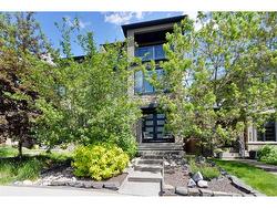 4216 18 Street SW Calgary, AB T2T 4V7