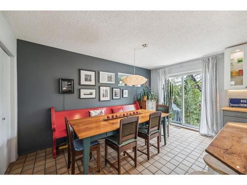 3512 60 Street Nw, Calgary, AB - Indoor Photo Showing Dining Room