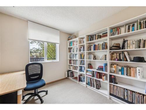 3512 60 Street Nw, Calgary, AB - Indoor Photo Showing Office