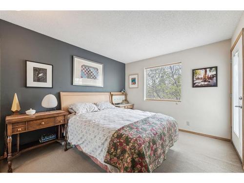 3512 60 Street Nw, Calgary, AB - Indoor Photo Showing Bedroom