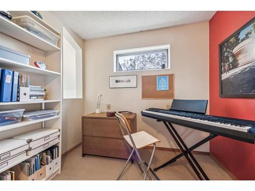 3512 60 Street Nw, Calgary, AB - Indoor Photo Showing Other Room