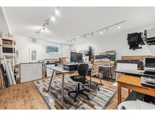 3512 60 Street Nw, Calgary, AB - Indoor Photo Showing Office