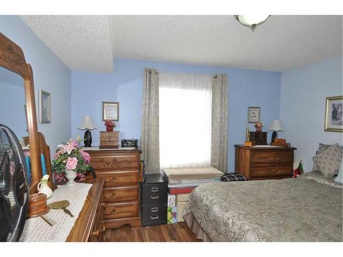 3412-3000 Millrise Point Sw, Calgary, AB - Indoor Photo Showing Bedroom