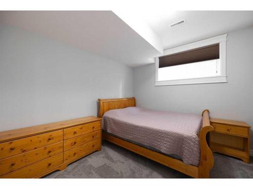 108 Comeau Crescent, Fort Mcmurray, AB - Indoor Photo Showing Bedroom