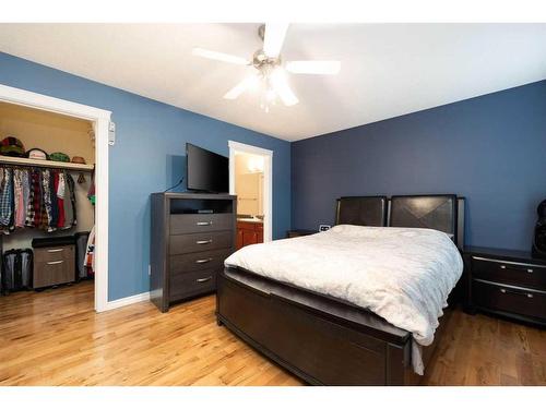 116 Pinnacle Place, Fort Mcmurray, AB - Indoor Photo Showing Bedroom
