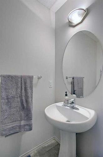 4 Panatella Street Nw, Calgary, AB - Indoor Photo Showing Bathroom