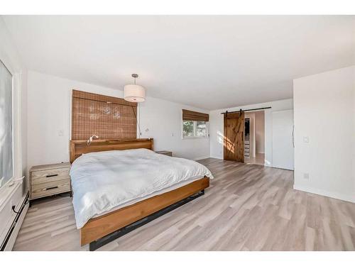 10515 Eamon Road Nw, Calgary, AB - Indoor Photo Showing Bedroom