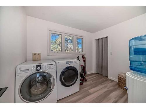 10515 Eamon Road Nw, Calgary, AB - Indoor Photo Showing Laundry Room