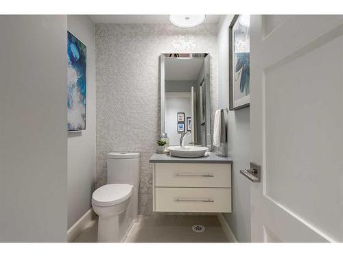 453 Lake Simcoe Crescent Se, Calgary, AB - Indoor Photo Showing Bathroom