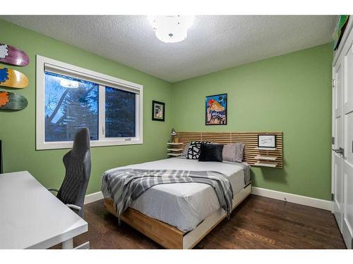 453 Lake Simcoe Crescent Se, Calgary, AB - Indoor Photo Showing Bedroom