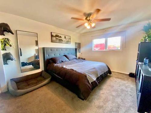 7315 Bowness Road Nw, Calgary, AB - Indoor Photo Showing Bedroom