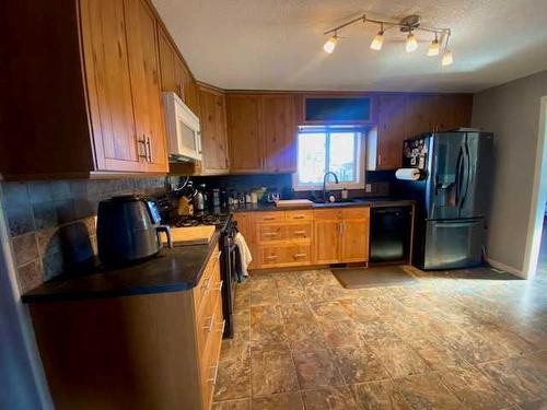 7315 Bowness Road Nw, Calgary, AB - Indoor Photo Showing Kitchen