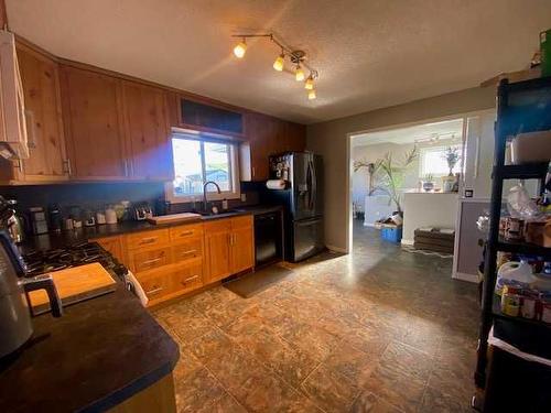 7315 Bowness Road Nw, Calgary, AB - Indoor Photo Showing Kitchen