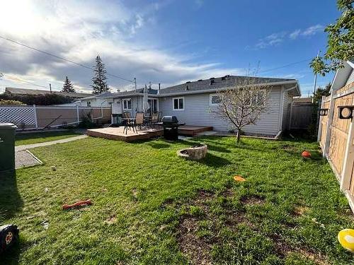 7315 Bowness Road Nw, Calgary, AB - Outdoor