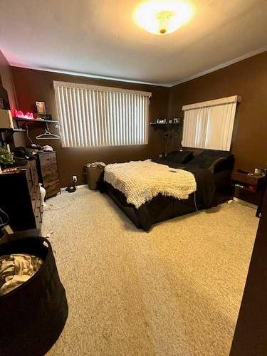 7311 Bowness Road Nw, Calgary, AB - Indoor Photo Showing Bedroom