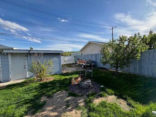 7311 Bowness Road Nw, Calgary, AB - Outdoor