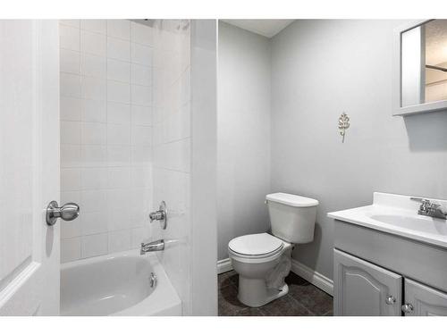 85 Royal Highland Road Nw, Calgary, AB - Indoor Photo Showing Bathroom