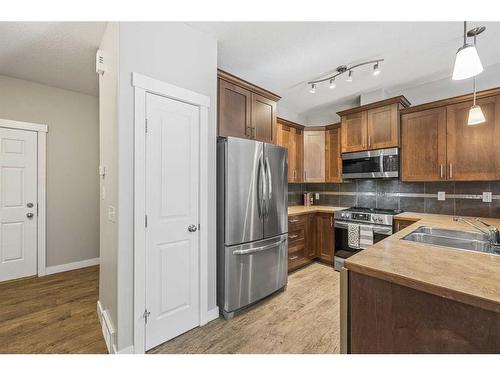 410 Ranch Ridge Meadow, Strathmore, AB - Indoor Photo Showing Kitchen With Double Sink
