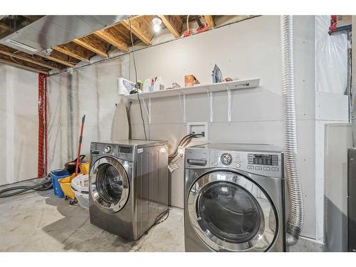 410 Ranch Ridge Meadow, Strathmore, AB - Indoor Photo Showing Laundry Room