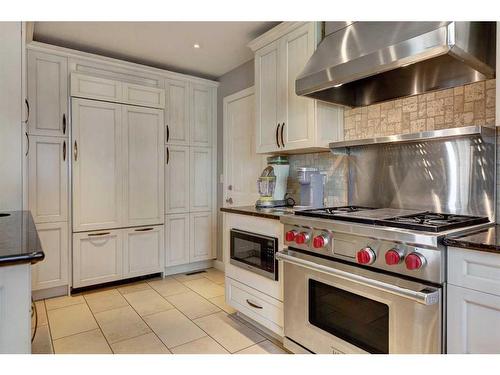 29 Lakeside Greens Close, Chestermere, AB - Indoor Photo Showing Kitchen