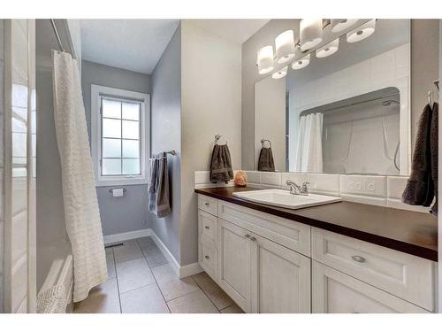 29 Lakeside Greens Close, Chestermere, AB - Indoor Photo Showing Bathroom