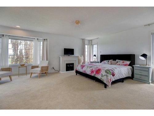 29 Lakeside Greens Close, Chestermere, AB - Indoor Photo Showing Bedroom