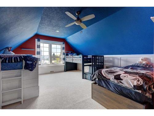 29 Lakeside Greens Close, Chestermere, AB - Indoor Photo Showing Bedroom