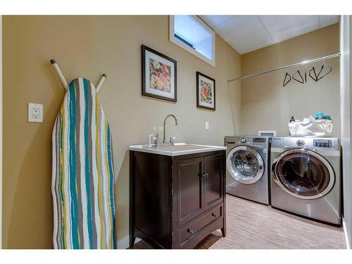 34 Westwood Drive Sw, Calgary, AB - Indoor Photo Showing Laundry Room