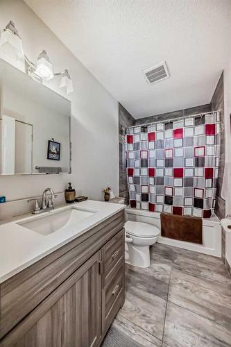 1316 38 Street Se, Calgary, AB - Indoor Photo Showing Bathroom