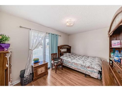 1316 38 Street Se, Calgary, AB - Indoor Photo Showing Bedroom
