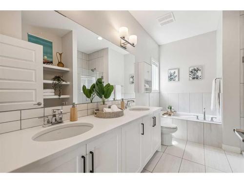 78 Bayview Circle Sw, Airdrie, AB - Indoor Photo Showing Bathroom