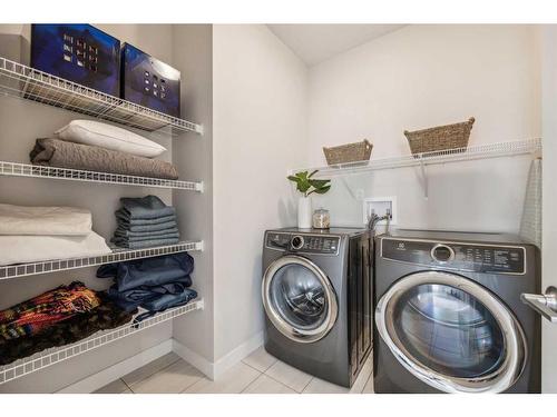 78 Bayview Circle Sw, Airdrie, AB - Indoor Photo Showing Laundry Room