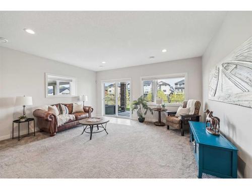 78 Bayview Circle Sw, Airdrie, AB - Indoor Photo Showing Living Room