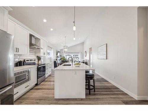 78 Bayview Circle Sw, Airdrie, AB - Indoor Photo Showing Kitchen With Upgraded Kitchen